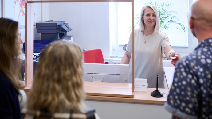 Gespräch im Sekretariat der Ambulanz