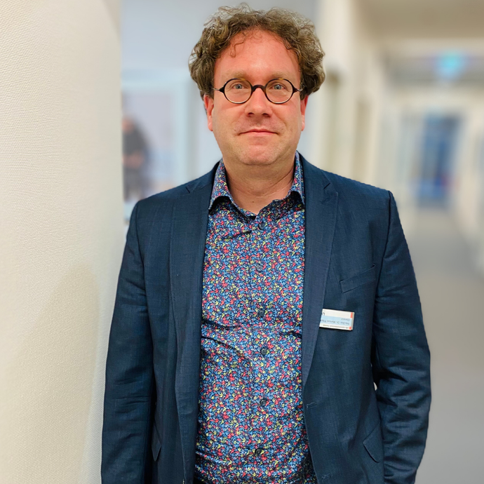 Das Bild zeigt Priv.-Doz. Dr. Manuel Föcker, Oberarzt an der LWL-Universitätsklinik Hamm